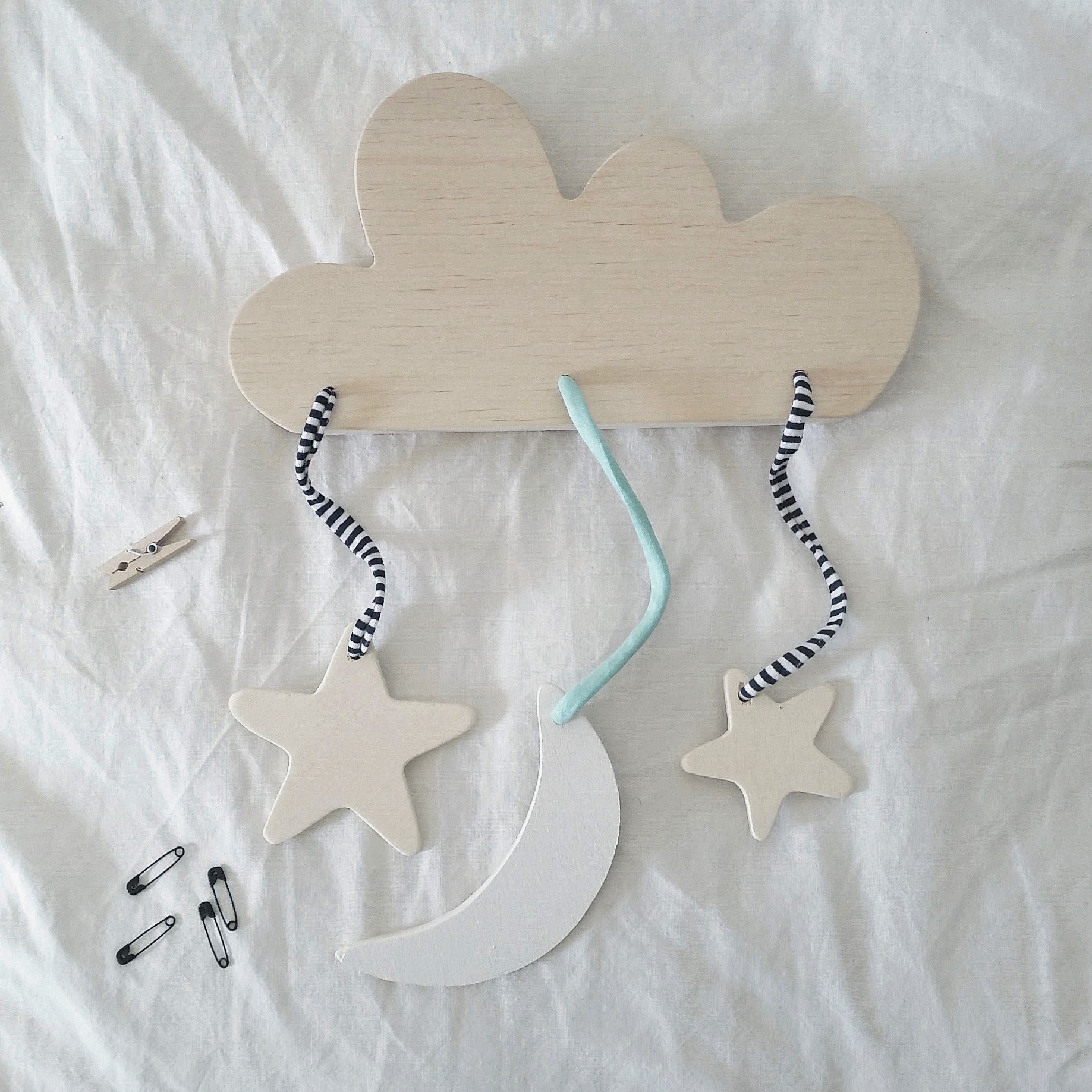 PINCH TOYS Wooden Cloud Mobile