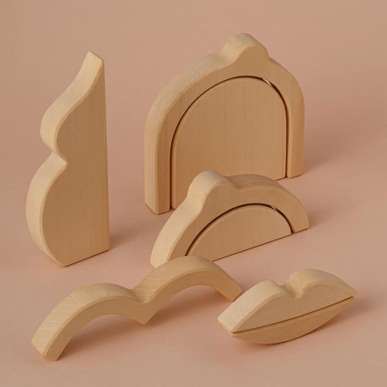 RADUGA GRËZ  | Woman Building Blocks | Natural